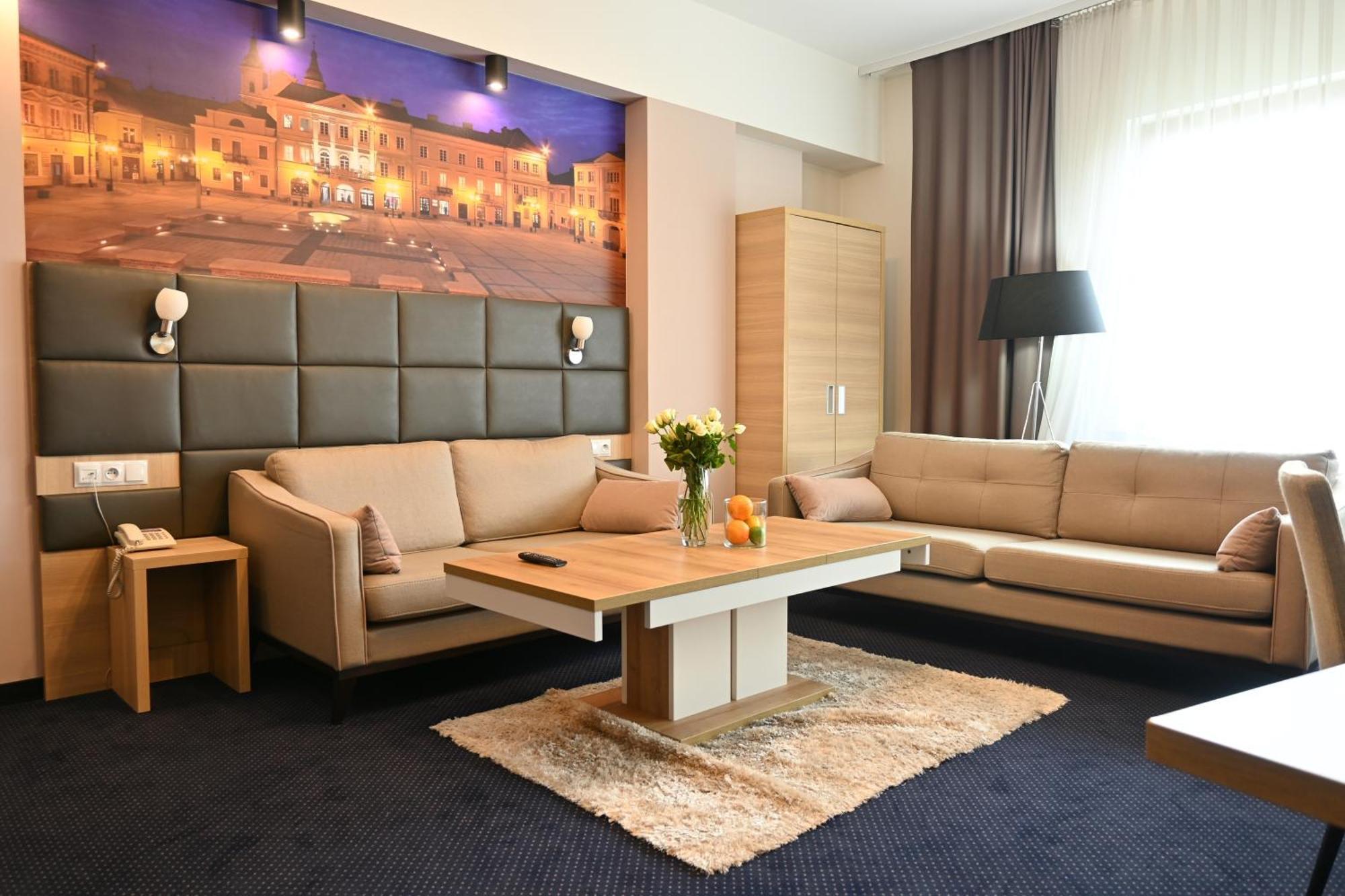 Vestil Hotel Piotrków Trybunalski Exterior photo